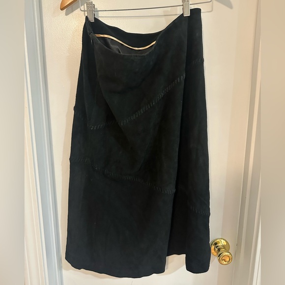 Chic Black A-Line Women's Skirt - Picture 2 of 3